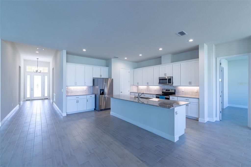 En Venta: $575,000 (4 camas, 3 baños, 2542 Pies cuadrados)