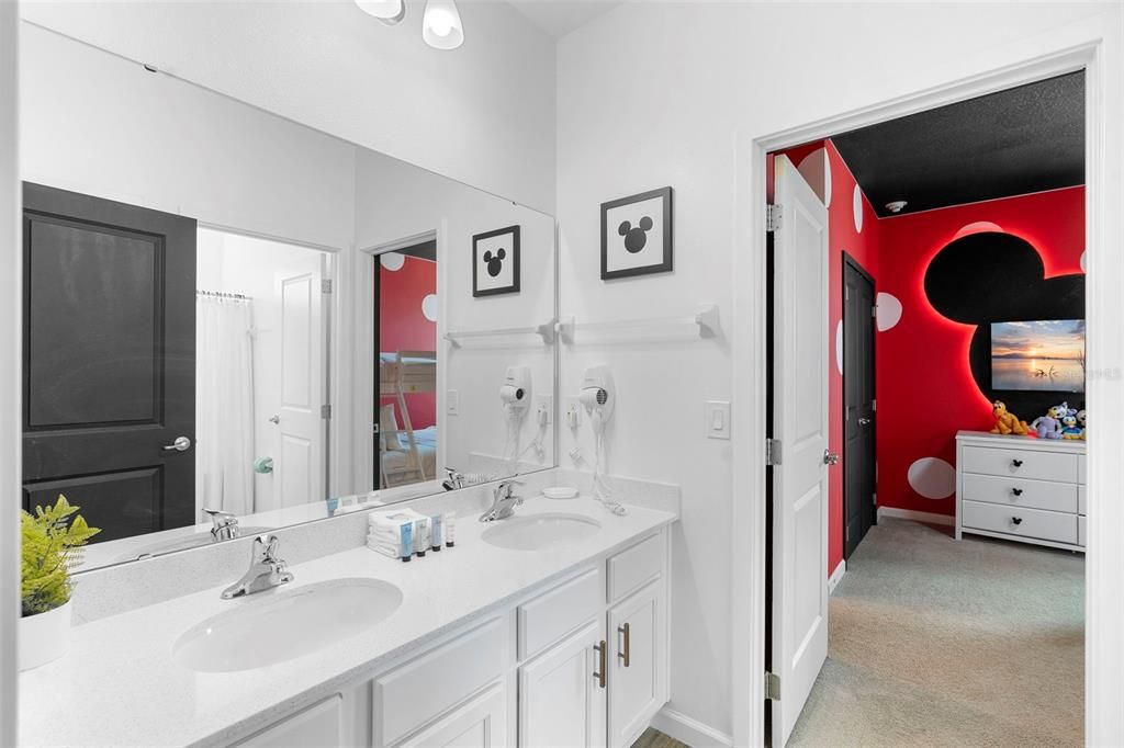 Active With Contract: $625,000 (6 beds, 4 baths, 2872 Square Feet)