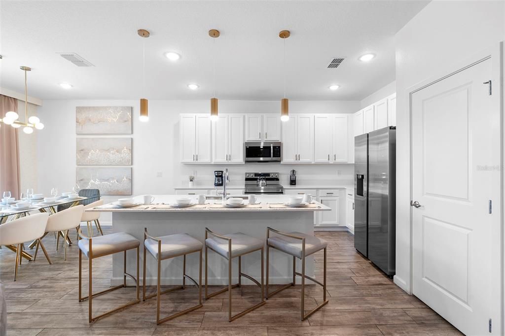 Active With Contract: $625,000 (6 beds, 4 baths, 2872 Square Feet)