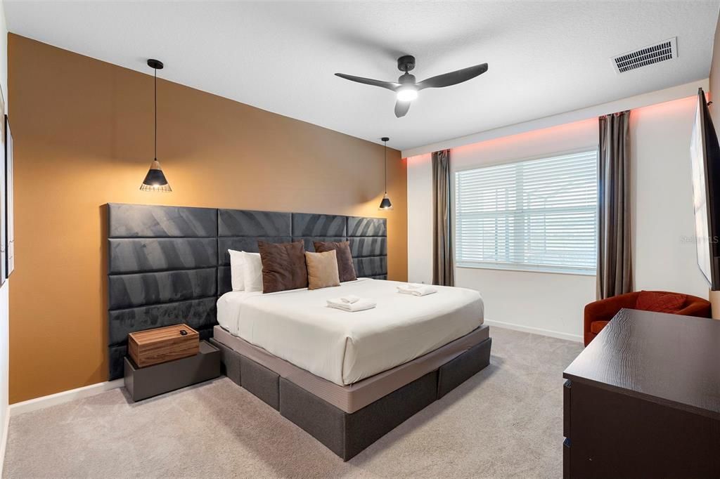 Active With Contract: $625,000 (6 beds, 4 baths, 2872 Square Feet)