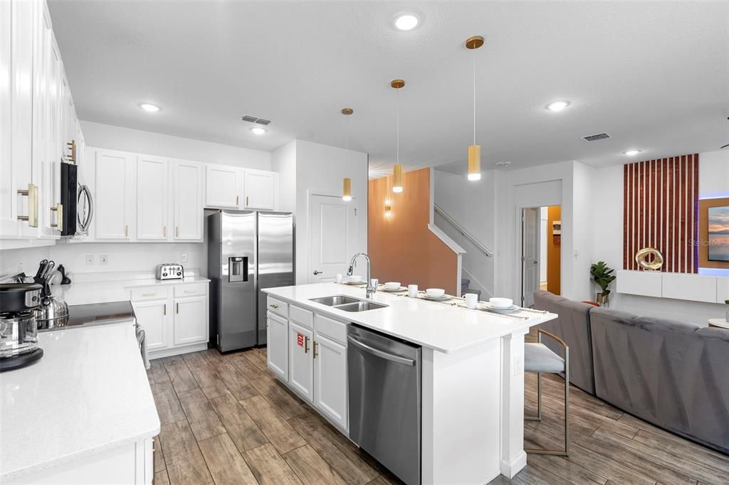 Active With Contract: $625,000 (6 beds, 4 baths, 2872 Square Feet)