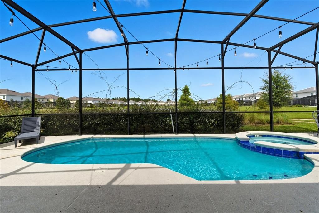 Active With Contract: $625,000 (6 beds, 4 baths, 2872 Square Feet)