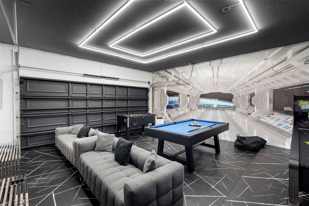 Active With Contract: $625,000 (6 beds, 4 baths, 2872 Square Feet)