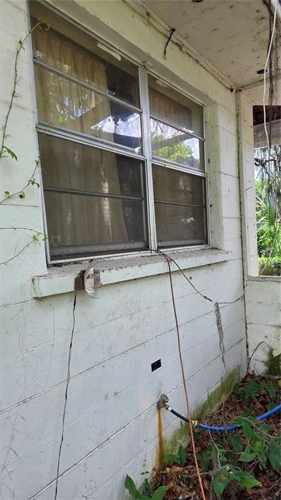 待售: $249,000 (2 贝兹, 2 浴室, 2098 平方英尺)