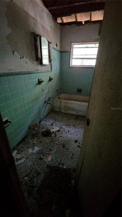 待售: $249,000 (2 贝兹, 2 浴室, 2098 平方英尺)