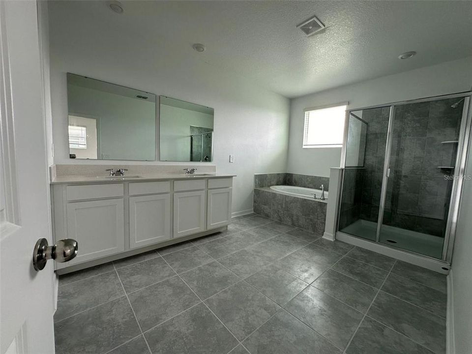 Active With Contract: $2,200 (3 beds, 2 baths, 1988 Square Feet)