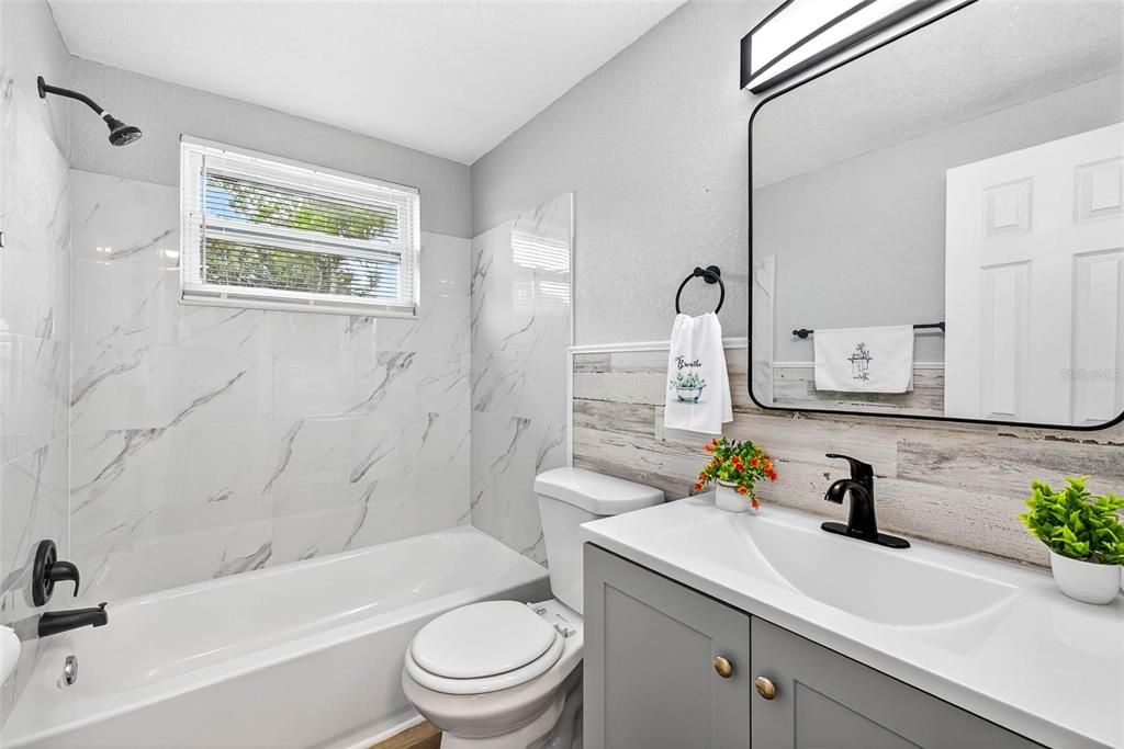 Activo con contrato: $264,900 (3 camas, 2 baños, 1371 Pies cuadrados)