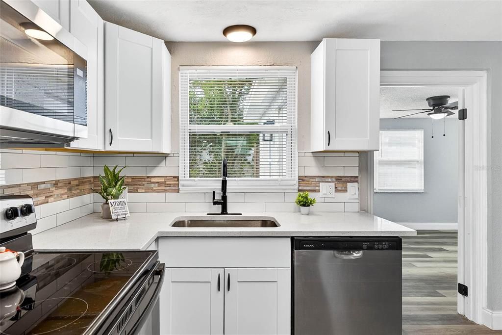 Activo con contrato: $264,900 (3 camas, 2 baños, 1371 Pies cuadrados)