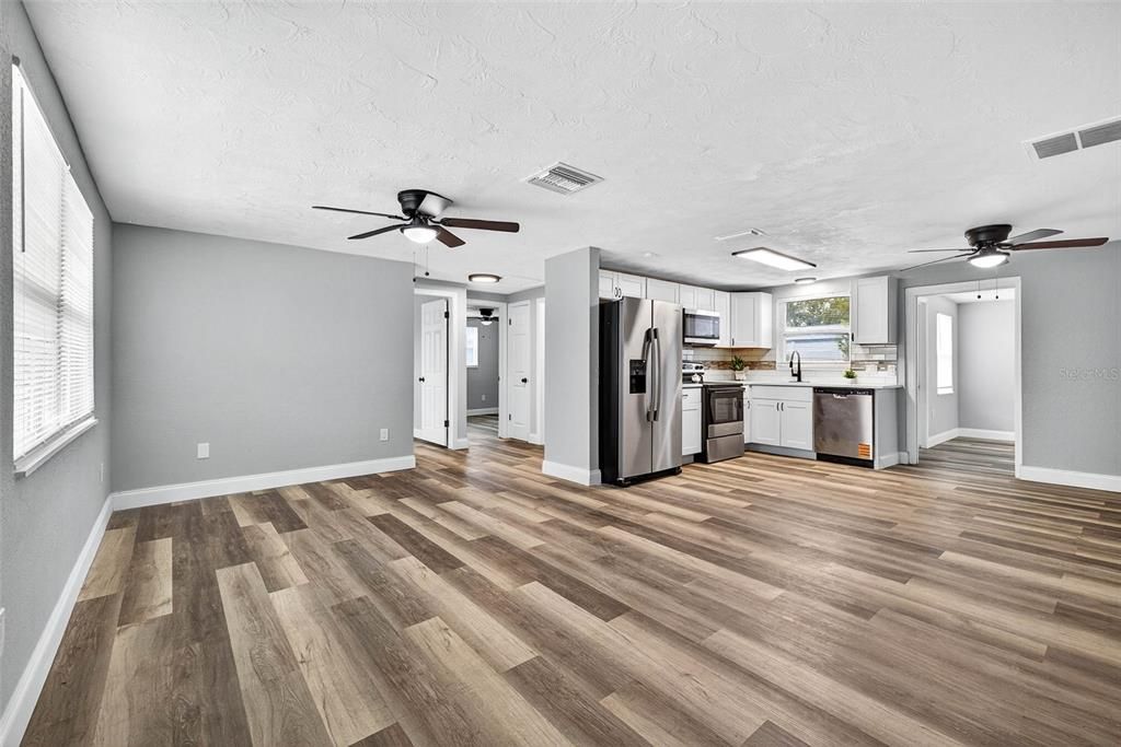 Activo con contrato: $264,900 (3 camas, 2 baños, 1371 Pies cuadrados)