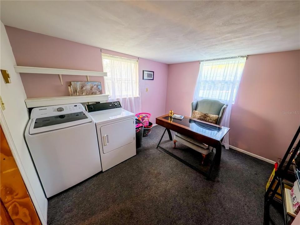 На продажу: $349,000 (5 спален, 0 ванн, 2104 Квадратных фут)