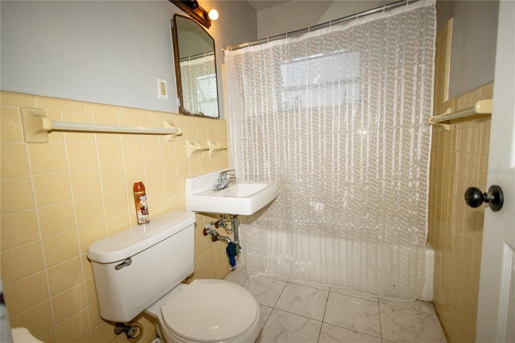 На продажу: $349,000 (5 спален, 0 ванн, 2104 Квадратных фут)