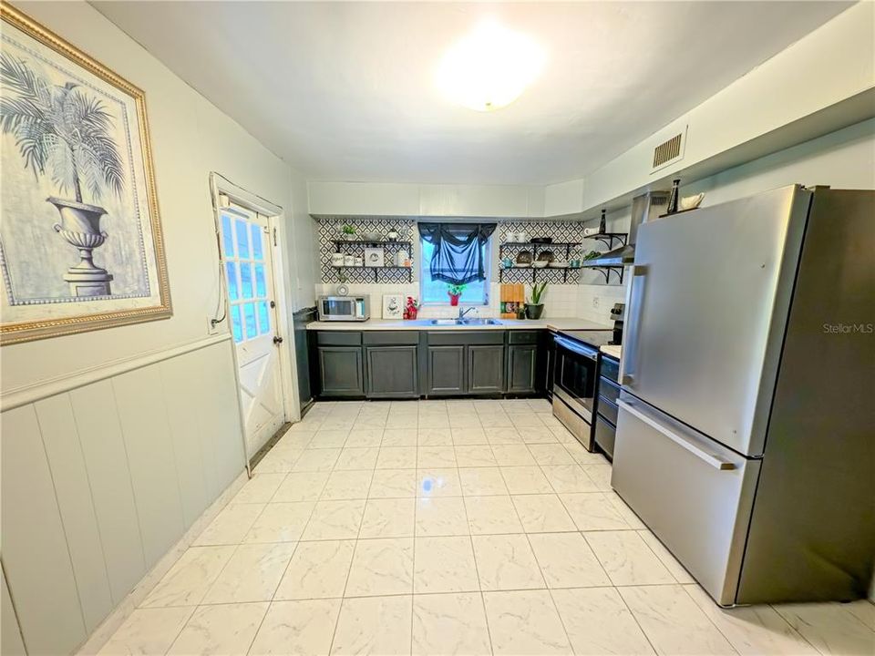 На продажу: $349,000 (5 спален, 0 ванн, 2104 Квадратных фут)