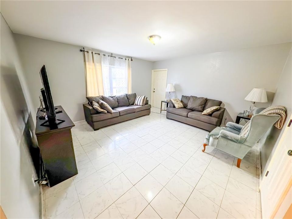 На продажу: $349,000 (5 спален, 0 ванн, 2104 Квадратных фут)