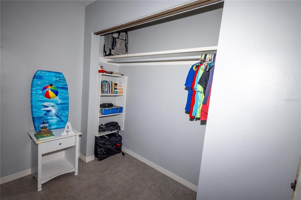 На продажу: $349,000 (5 спален, 0 ванн, 2104 Квадратных фут)