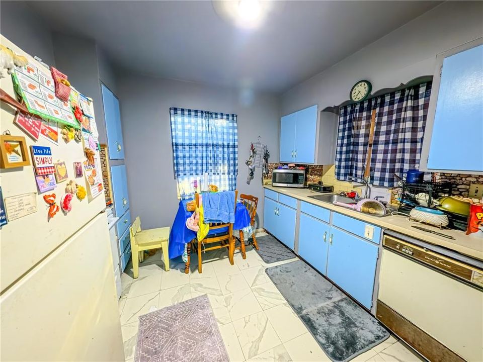 На продажу: $349,000 (5 спален, 0 ванн, 2104 Квадратных фут)