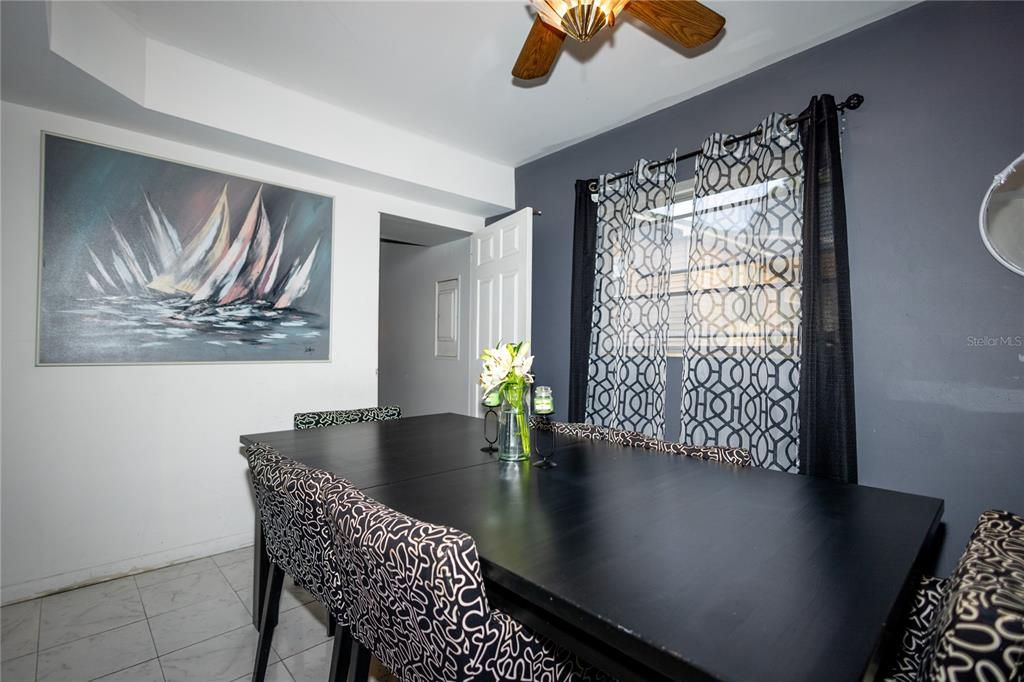 На продажу: $349,000 (5 спален, 0 ванн, 2104 Квадратных фут)