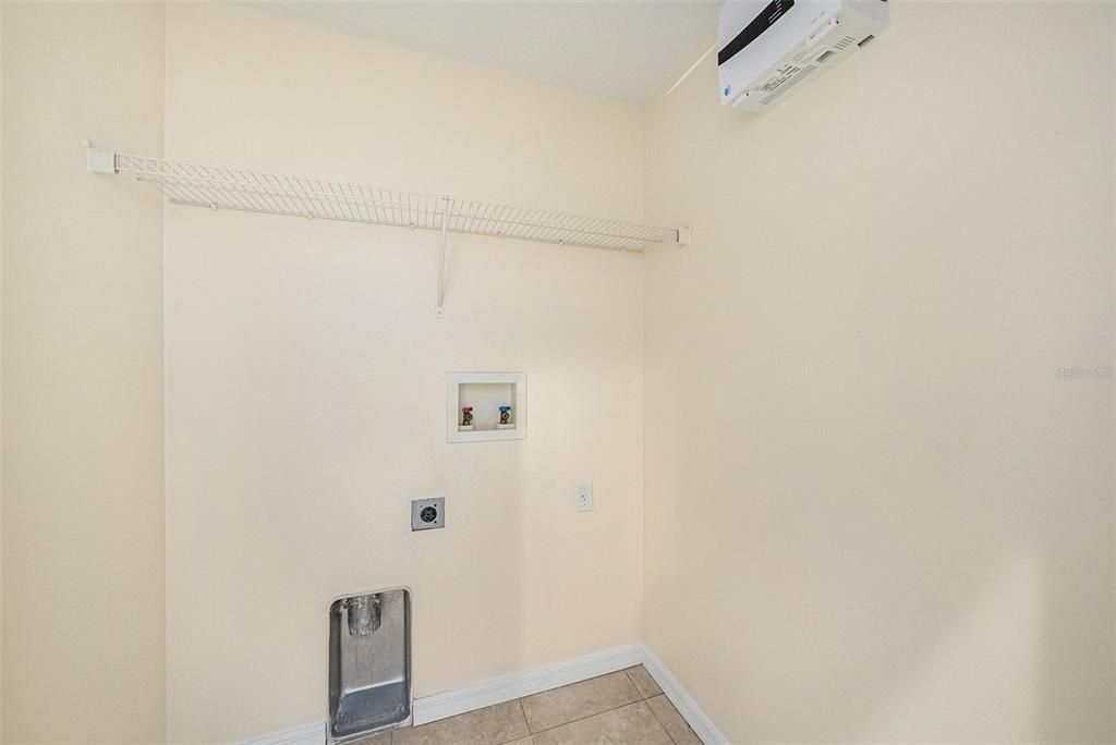 For Rent: $2,100 (3 beds, 2 baths, 1338 Square Feet)