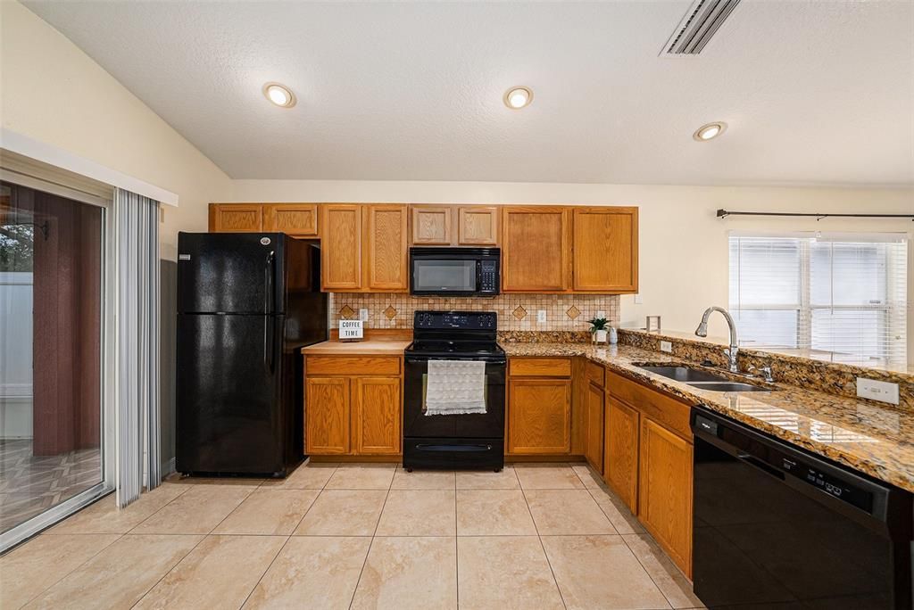 For Rent: $2,100 (3 beds, 2 baths, 1338 Square Feet)