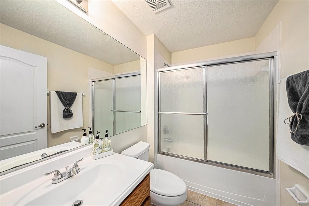 For Rent: $2,100 (3 beds, 2 baths, 1338 Square Feet)