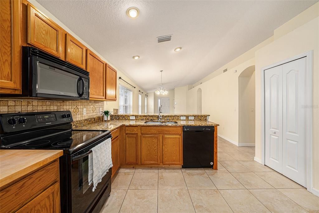 For Rent: $2,100 (3 beds, 2 baths, 1338 Square Feet)