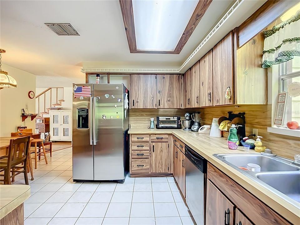 Activo con contrato: $579,000 (4 camas, 3 baños, 2414 Pies cuadrados)