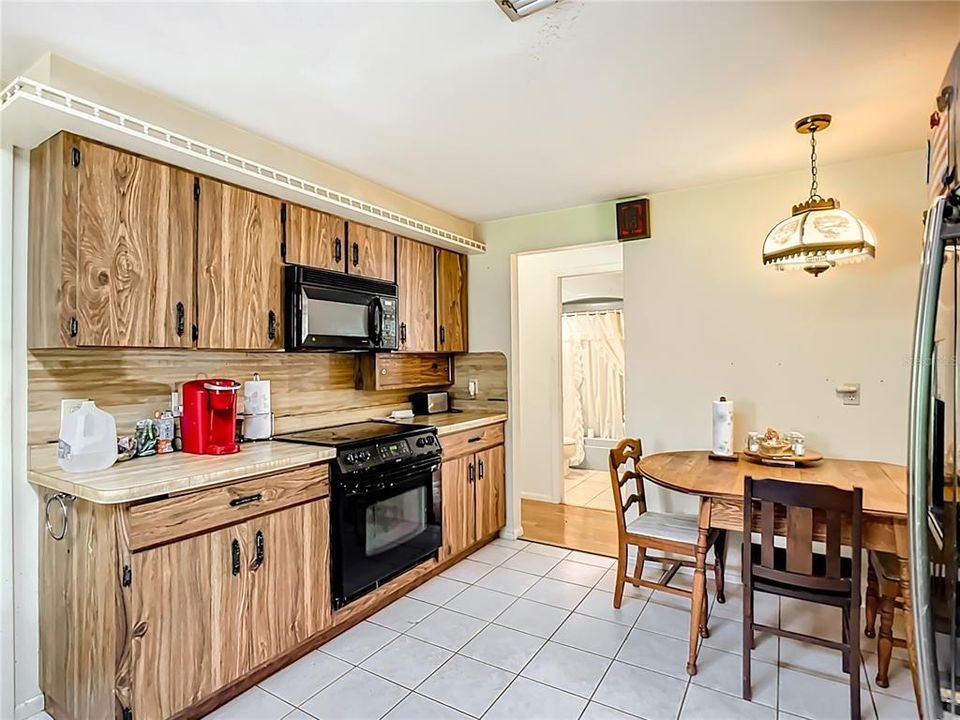 Activo con contrato: $579,000 (4 camas, 3 baños, 2414 Pies cuadrados)