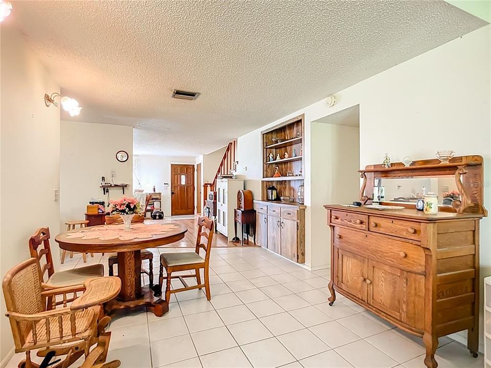 Activo con contrato: $579,000 (4 camas, 3 baños, 2414 Pies cuadrados)