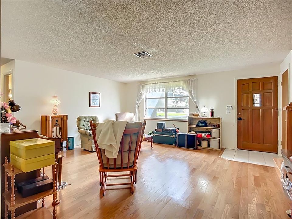 Activo con contrato: $579,000 (4 camas, 3 baños, 2414 Pies cuadrados)