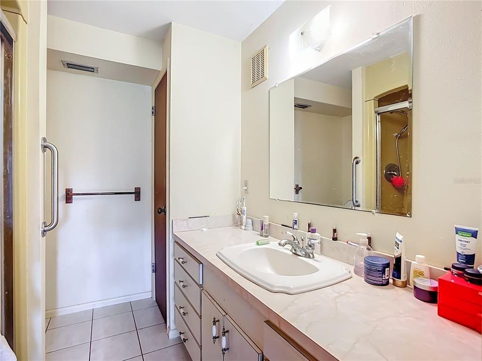 Activo con contrato: $579,000 (4 camas, 3 baños, 2414 Pies cuadrados)