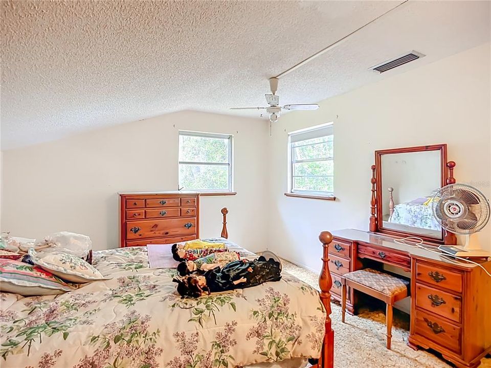 Activo con contrato: $579,000 (4 camas, 3 baños, 2414 Pies cuadrados)