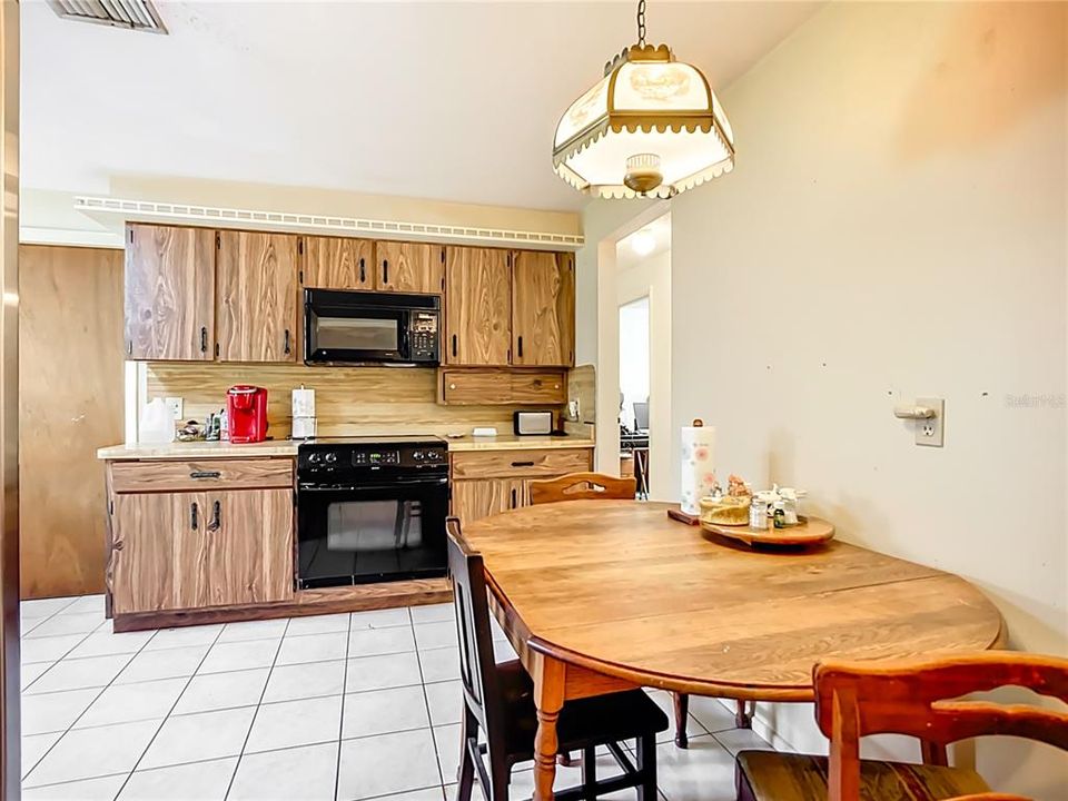 Activo con contrato: $579,000 (4 camas, 3 baños, 2414 Pies cuadrados)