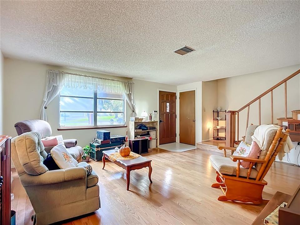 Activo con contrato: $579,000 (4 camas, 3 baños, 2414 Pies cuadrados)