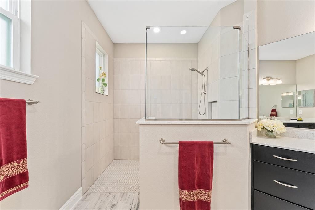 На продажу: $599,999 (3 спален, 3 ванн, 2893 Квадратных фут)