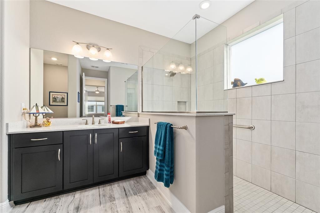 На продажу: $599,999 (3 спален, 3 ванн, 2893 Квадратных фут)