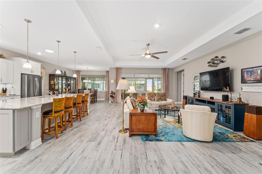 На продажу: $599,999 (3 спален, 3 ванн, 2893 Квадратных фут)