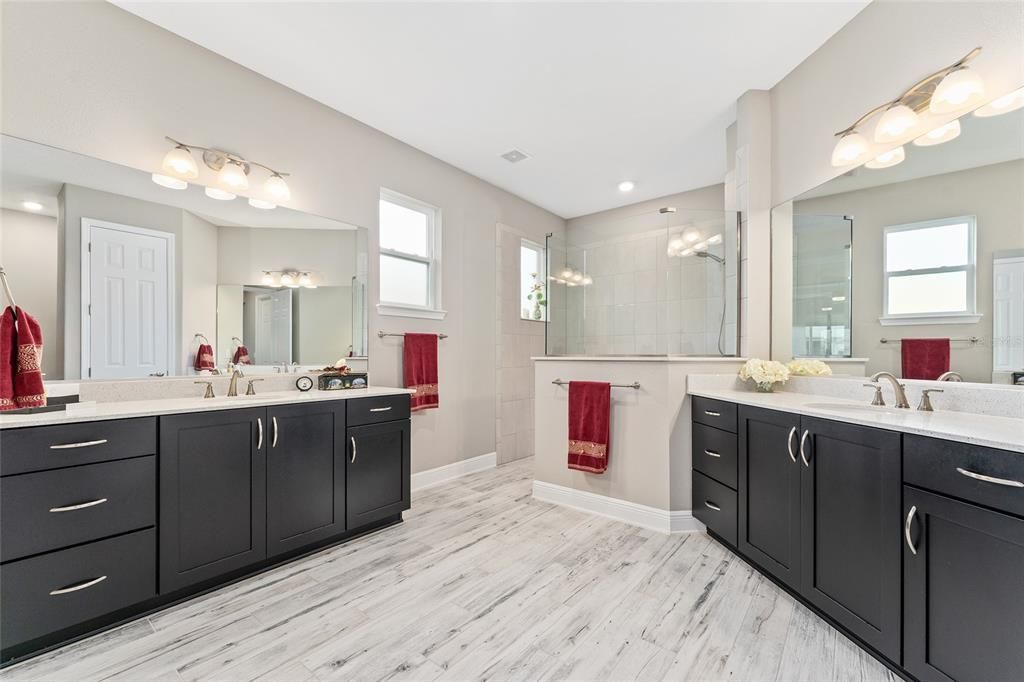 На продажу: $599,999 (3 спален, 3 ванн, 2893 Квадратных фут)