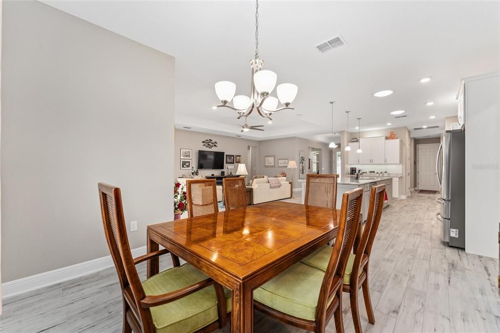 На продажу: $599,999 (3 спален, 3 ванн, 2893 Квадратных фут)