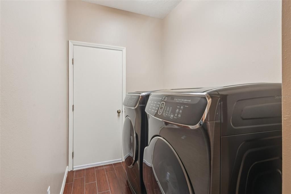 合同活跃: $485,000 (4 贝兹, 3 浴室, 2428 平方英尺)