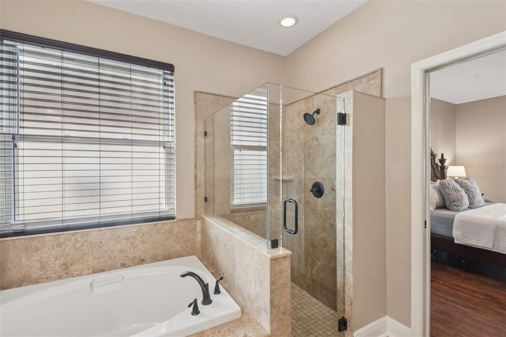 合同活跃: $485,000 (4 贝兹, 3 浴室, 2428 平方英尺)