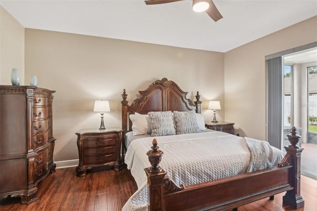 合同活跃: $485,000 (4 贝兹, 3 浴室, 2428 平方英尺)