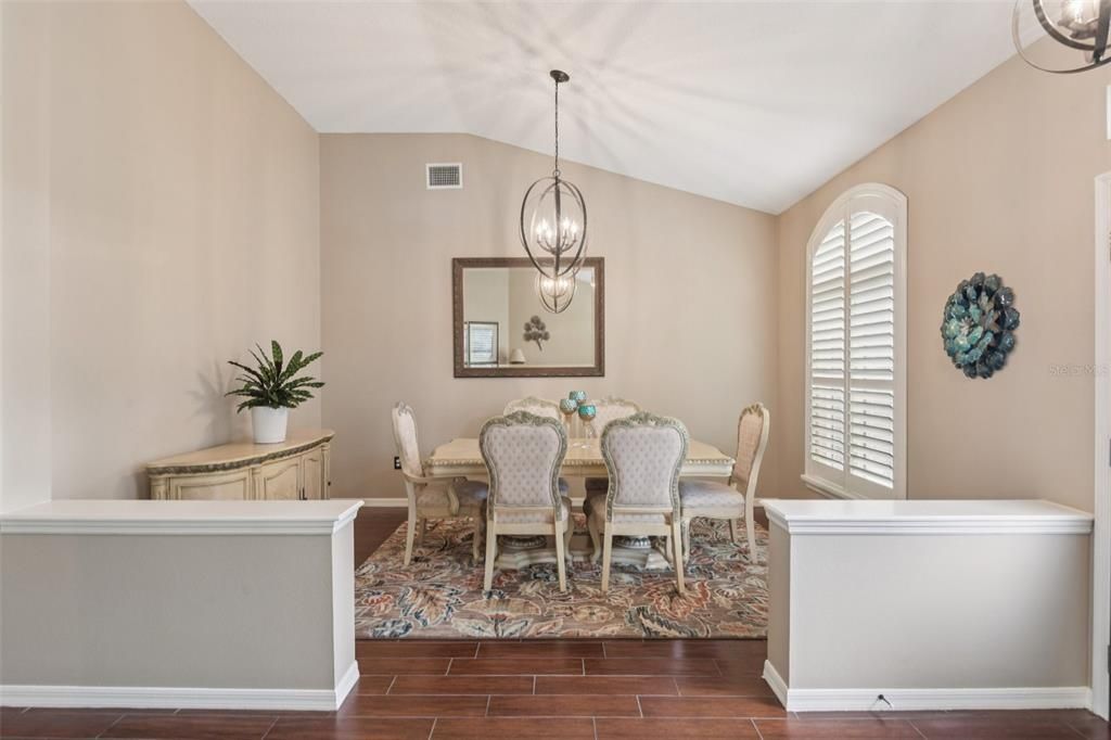 合同活跃: $485,000 (4 贝兹, 3 浴室, 2428 平方英尺)