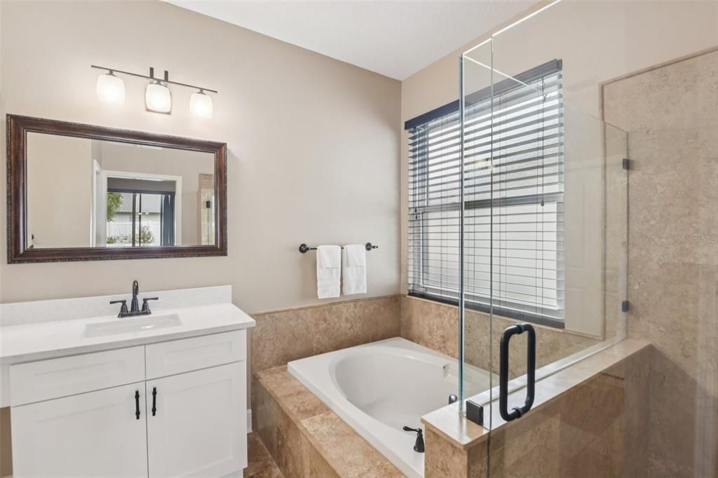 合同活跃: $485,000 (4 贝兹, 3 浴室, 2428 平方英尺)