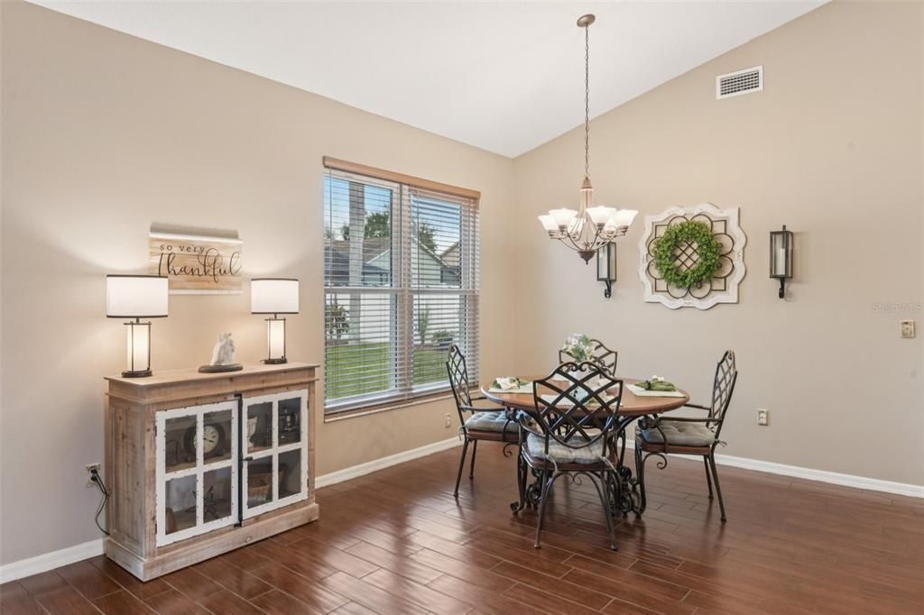 合同活跃: $485,000 (4 贝兹, 3 浴室, 2428 平方英尺)