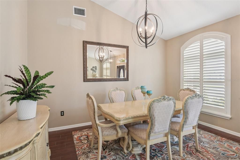 合同活跃: $485,000 (4 贝兹, 3 浴室, 2428 平方英尺)