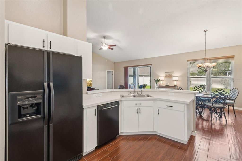 合同活跃: $485,000 (4 贝兹, 3 浴室, 2428 平方英尺)