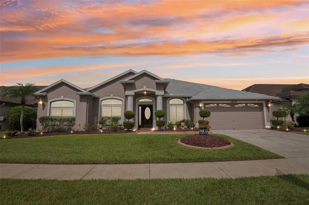 合同活跃: $485,000 (4 贝兹, 3 浴室, 2428 平方英尺)