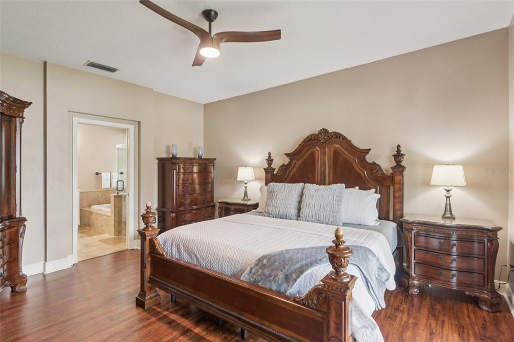 合同活跃: $485,000 (4 贝兹, 3 浴室, 2428 平方英尺)