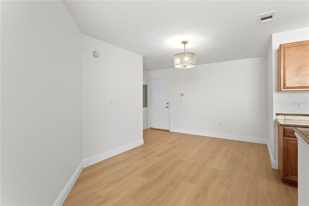 Active With Contract: $2,650 (2 beds, 2 baths, 1274 Square Feet)