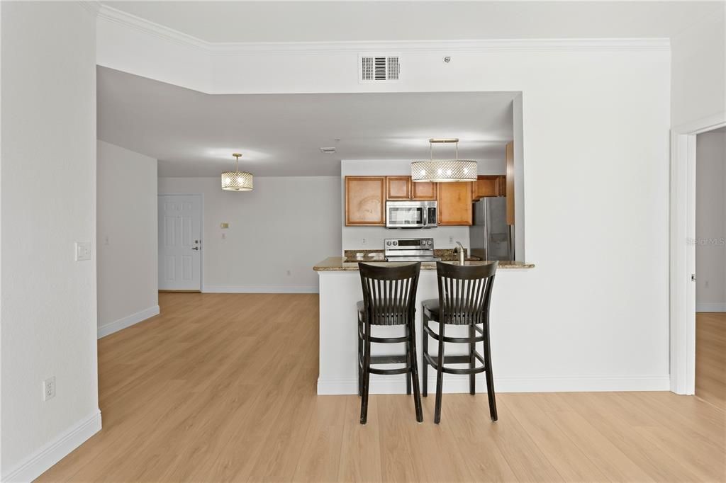 Active With Contract: $2,650 (2 beds, 2 baths, 1274 Square Feet)