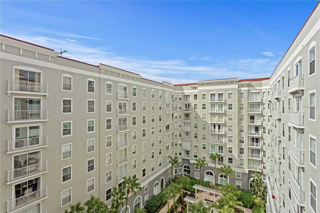 Active With Contract: $2,650 (2 beds, 2 baths, 1274 Square Feet)